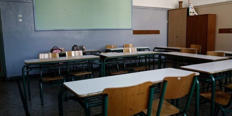 Βόλος: Έπεσαν σοβάδες σε δημοτικό σχολείο – Εκκενώθηκε το κτήριο