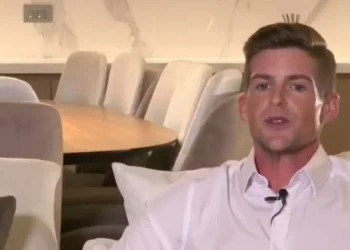 Τάιλερ Μακμπέθ στο «Ενώπιος Ενωπίω»: «Στον ΣΥΡΙΖΑ έχασαν τόσες εκλογές, να ψάξουν να βρουν τι φταίει»