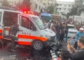 Γάζα: Πλήγμα σε φάλαγγα ασθενοφόρων έξω από το νοσοκομείο Αλ Σίφα – Τουλάχιστον 13 νεκροί και 26 τραυματίες