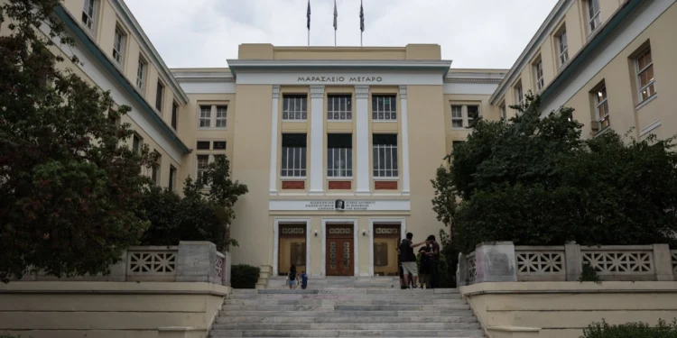 ΑΣΟΕΕ: Χτύπησαν 26χρονο επειδή είχε στη τσάντα του αυτοκόλλητα της ελληνικής σημαίας και της Παναγίας