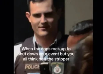 Αστυνομικός πήγε να κάνει παρατήρηση σε πάρτι και τον πέρασαν για στρίπερ