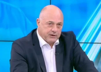 Α. Μπέος: «Είναι κατάντια για τον Ανδρέα Μικρούτσικο να είναι στην εκπομπή της Καινούργιου»