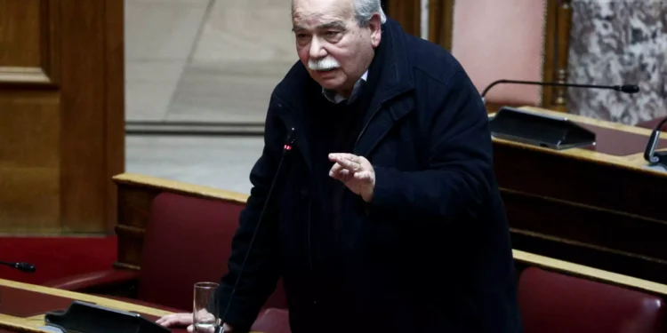 Ο Νίκος Βούτσης αποχώρησε από τον ΣΥΡΙΖΑ