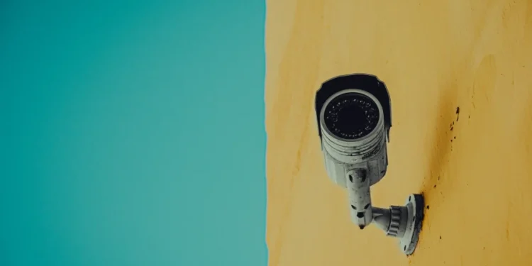 Αλαλούμ με κάμερες που μπήκαν σε σχολεία