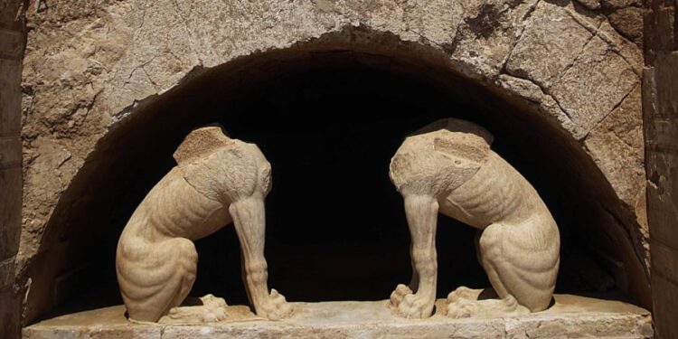 Αμφίπολη: Η νέα, ανατρεπτική ερμηνεία για τον «ένοικο» του αρχαίου τάφου