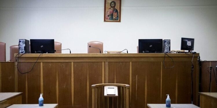 Αχαΐα: Απίστευτο και όμως ελληνικό – Τον κλητεύουν σε δίκη από τον άλλον κόσμο!