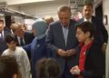 «Ήρθε ο παππούς Ταγίπ»: Ο Ερντογάν μοίραζε τουρκικές λίρες σε παιδιά στη Γερμανία – Φυσικά όχι Ευρώ»