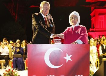 Ο Ερντογάν δηλώνει ότι «στριμώχνεται» στα 780.000 τ. χλμ της Τουρκίας