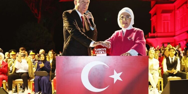 Ο Ερντογάν δηλώνει ότι «στριμώχνεται» στα 780.000 τ. χλμ της Τουρκίας