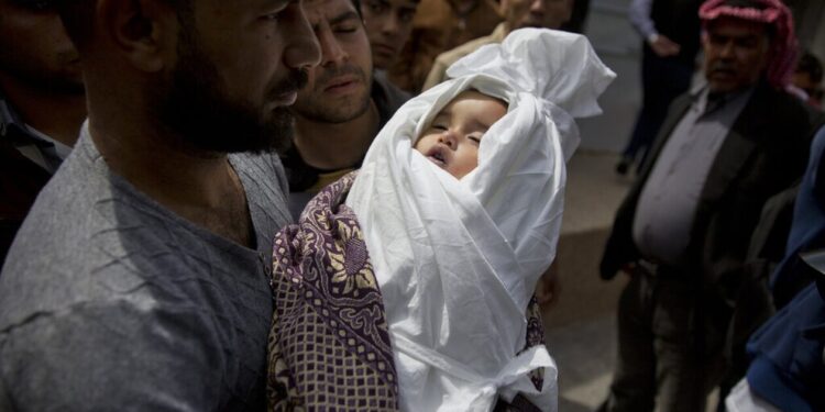 Ο «Γολγοθάς» των εγκύων στη Γάζα: Υποβάλλονται σε καισαρικές τομές με φακούς, χωρίς αναισθησία