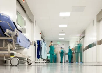 Υγεία: Αυξήσεις μισθών και 6.500 προσλήψεις στο ΕΣΥ – Αναλυτικά όσα περιλαμβάνονται στον προϋπολογισμό