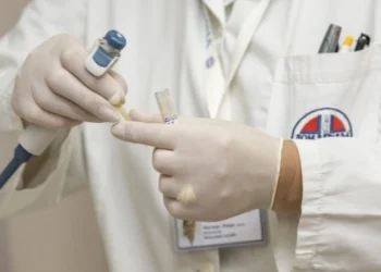 Γιατρός έσωσε παιδί από πνιγμό και του ήρθε πρόστιμο επειδή δεν πλήρωσε τα διόδια(Βίντεο)