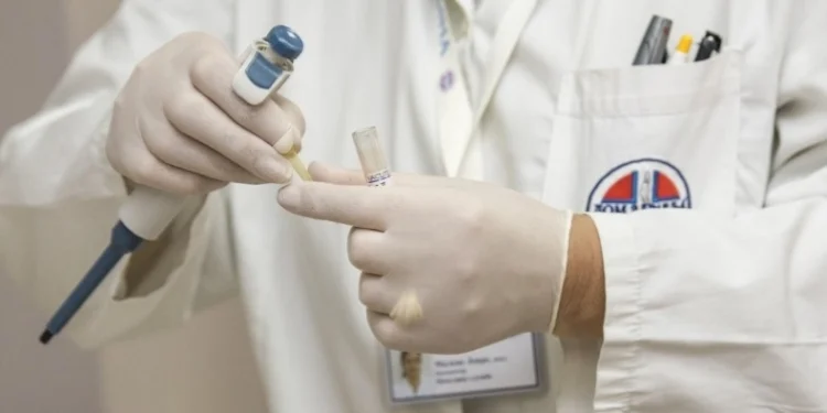 Γιατρός έσωσε παιδί από πνιγμό και του ήρθε πρόστιμο επειδή δεν πλήρωσε τα διόδια(Βίντεο)