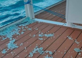 Εφιάλτης στη θάλασσα: Κρουαζιέρα τρόμου με 100 τραυματίες στον Βισκαΐκό Κόλπο – «Το πλήρωμα έκλαιγε»