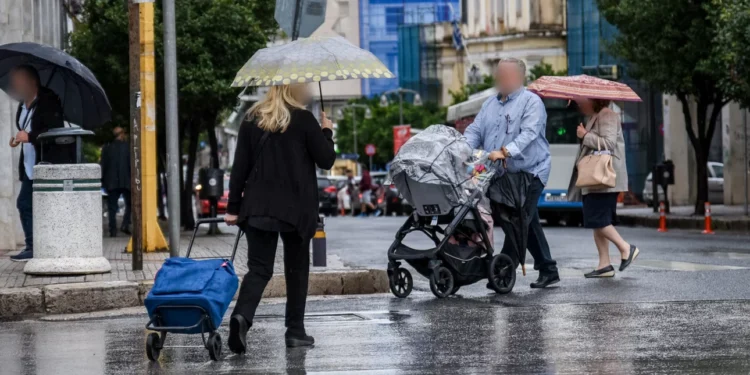 Καιρός: Ο Νοέμβριος μπαίνει με τοπικές βροχές -Πότε έρχεται η κακοκαιρία τύπου «Π»