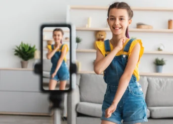 Γιατί το παιδί μου θέλει να γίνει influencer; – Η καριέρα που εγείρει ανησυχίες