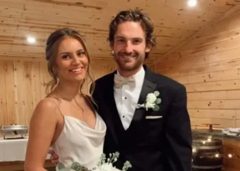 Άνταμ Τζόνσον: Ο παίκτης χόκεϊ που σκοτώθηκε από παγοπέδιλο ήταν έτοιμος να παντρευτεί – Βρήκε το μονόπετρο η σύντροφός του