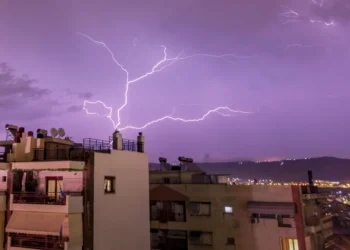 Στο μάτι της κακοκαιρίας σήμερα η χώρα -Προειδοποιήσεις για ισχυρές καταιγίδες και χαλάζι, η πρόβλεψη ανά περιοχή