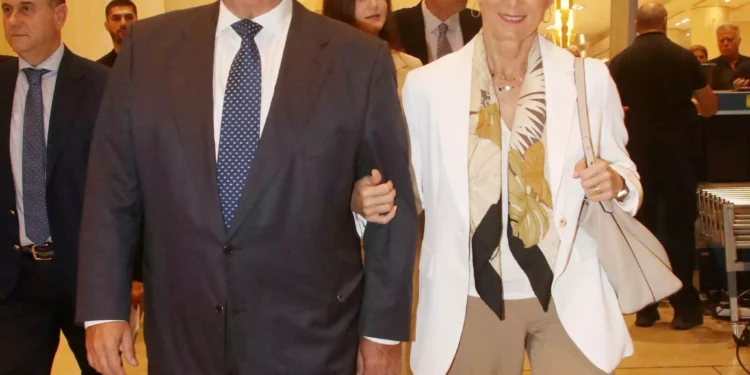 Κώστας Καραμανλής και Νατάσα Παζαΐτη σε μια σπάνια εμφάνιση μαζί με τα δίδυμα παιδιά τους