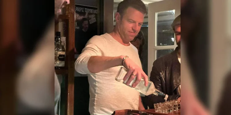 Βροχή αποχωρήσεων στον ΣΥΡΙΖΑ και ο Στέφανος Κασσελάκης… σφηνάκια στις Σπέτσες