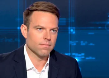 Στέφανος Κασσελάκης: Το άνοιγμα δια της… αποστασίας στην Αχτσιόγλου, η αγάπη στον Τσίπρα και το «ναι» στον φράχτη