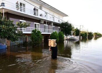 Λάρισα: Κίνηση ανθρωπιάς από ιδιοκτήτες ταβέρνας – Δώρισαν τα έσοδα μιας ημέρας σε πλημμυροπαθείς
