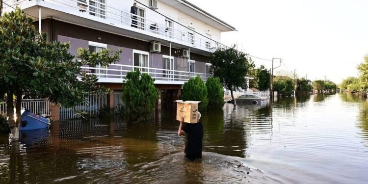 Λάρισα: Κίνηση ανθρωπιάς από ιδιοκτήτες ταβέρνας – Δώρισαν τα έσοδα μιας ημέρας σε πλημμυροπαθείς