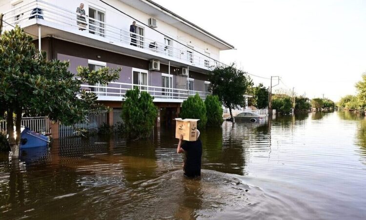 Λάρισα: Κίνηση ανθρωπιάς από ιδιοκτήτες ταβέρνας – Δώρισαν τα έσοδα μιας ημέρας σε πλημμυροπαθείς