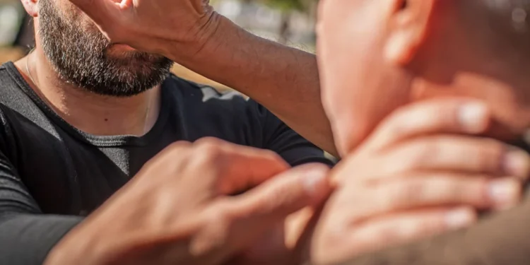 Θεσσαλονίκη: Πήγε στο σπίτι της εν διαστάσει συζύγου του– Καβγάδισε με τον εραστή της και κατέληξε στο νοσοκομείο