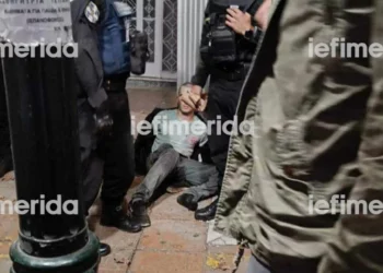 Αιματηρή ληστεία στην Κηφισιά: Μαχαίρωσαν με μπαλτά υπάλληλο καταστήματος -Είναι σοβαρά τραυματίας