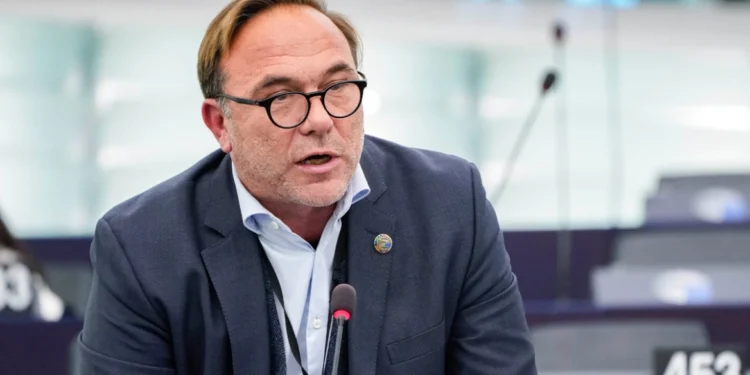 Πέτρος Κόκκαλης: Ανακοίνωσε ότι αποχωρεί από την ευρωομάδα του ΣΥΡΙΖΑ