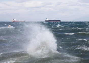 Φορτηγό πλοίο με 14 άτομα πλήρωμα βυθίστηκε στα ανοιχτά της Λέσβου