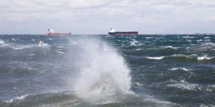 Φορτηγό πλοίο με 14 άτομα πλήρωμα βυθίστηκε στα ανοιχτά της Λέσβου