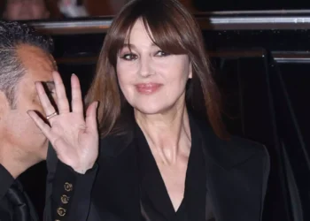 Μόνικα Μπελούτσι: Αποθεώθηκε η Ιταλίδα σταρ – Φρενίτιδα έξω από το Ολύμπιον