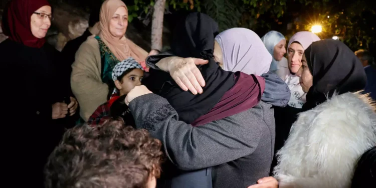 Λωρίδα της Γάζας: Δεύτερη μέρα της εκεχειρίας – Αναμένονται νέες απελευθερώσεις ομήρων της Χαμάς και Παλαιστινίων κρατουμένων σήμερα