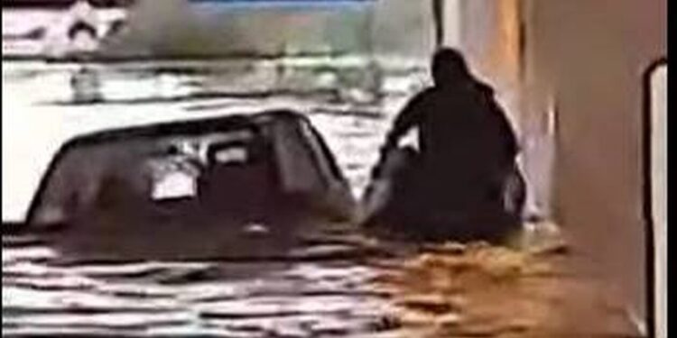 Πάτρα: Γυναίκα εγκλωβίσθηκε κάτω από γέφυρα που πλημμύρισε λόγω της κακοκαιρίας