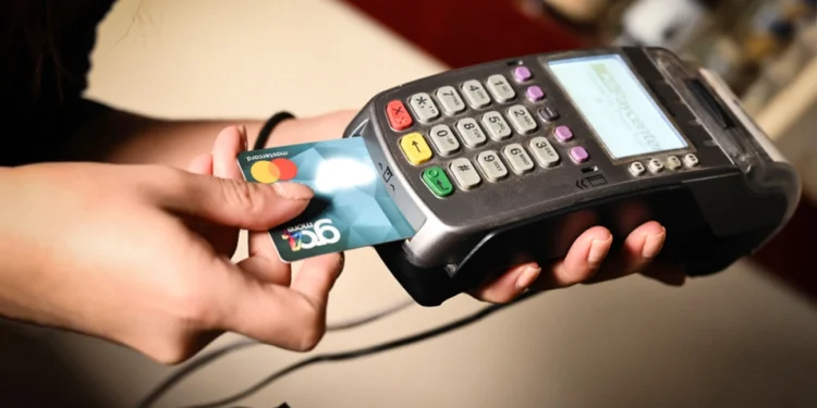 Μετρητά τέλος στις συναλλαγές με 4 νέα μέτρα – Έλεγχοι της εφορίας με κάμερες