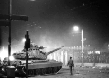 Έρευνα Eteron: Ένας στους 10 Έλληνες δεν πιστεύει ότι υπήρξαν νεκροί στο Πολυτεχνείο