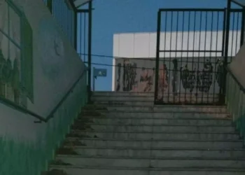 «Σώθηκαν τυχαία» – Γονείς ξεσπούν για την πτώση καγκελόπορτας δίπλα από μαθητές σε σχολείο της Πιερίας