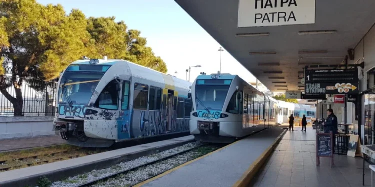 Πάτρα: Εκτροχιάστηκε συρμός του Προαστιακού (εικόνες, βίντεο)