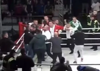 Χαμός στην Αλβανία: Θεατές πλάκωσαν Κολομβιανό πυγμάχο που χτύπησε τραυματισμένο συμπατριώτη τους – Δείτε βίντεο