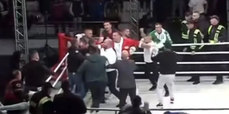 Χαμός στην Αλβανία: Θεατές πλάκωσαν Κολομβιανό πυγμάχο που χτύπησε τραυματισμένο συμπατριώτη τους – Δείτε βίντεο