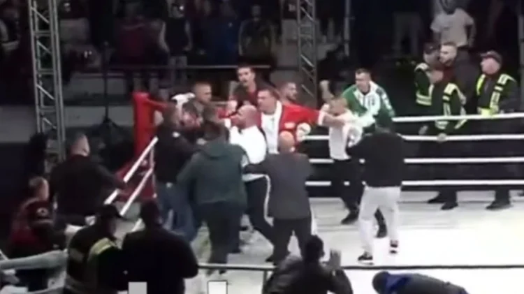 Χαμός στην Αλβανία: Θεατές πλάκωσαν Κολομβιανό πυγμάχο που χτύπησε τραυματισμένο συμπατριώτη τους – Δείτε βίντεο