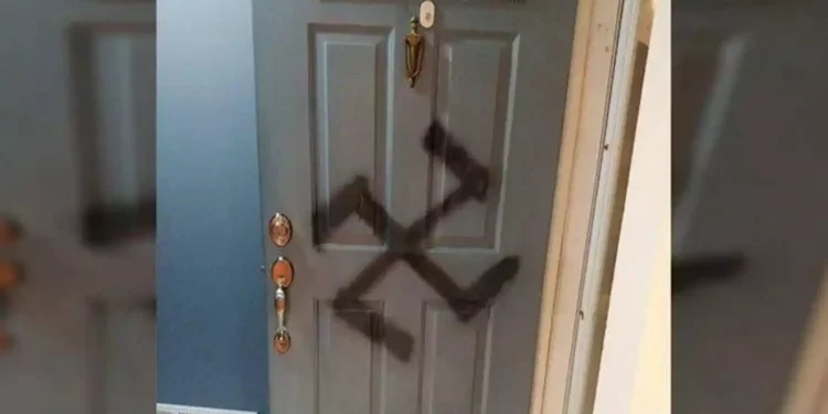 Επίθεση με μαχαίρι σε Εβραία στη Λιόν – Σχεδίασαν μία σβάστικα στην πόρτα της