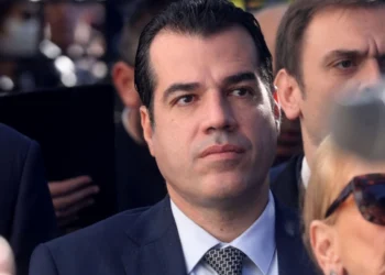 Θάνος Πλεύρης: Εγώ και η αδερφή μου σεβόμαστε την επιλογή του πατέρα μας, αλλά παίρνουμε και τις αποστάσεις μας