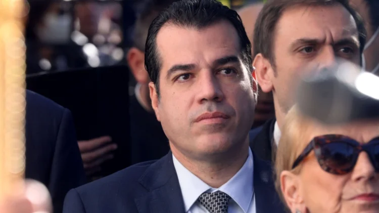 Θάνος Πλεύρης: Εγώ και η αδερφή μου σεβόμαστε την επιλογή του πατέρα μας, αλλά παίρνουμε και τις αποστάσεις μας