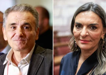 Τσακαλώτος και Πέρκα δεν παραδίδουν την έδρα παρότι επιμένει ο Κασσελάκης – Η αριθμητική της ΚΟ του ΣΥΡΙΖΑ