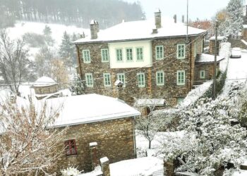 Έπεσαν τα πρώτα χιόνια στη Φλώρινα – Στα λευκά το Νυμφαίο και Πισοδέρι