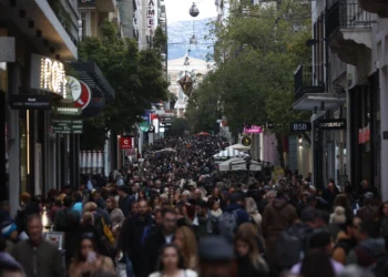 Τρεις Κυριακές με ανοιχτά μαγαζιά μέσα στον Δεκέμβριο – Πότε ξεκινούν οι χειμερινές εκπτώσεις