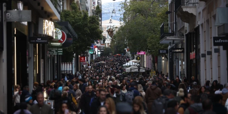 Τρεις Κυριακές με ανοιχτά μαγαζιά μέσα στον Δεκέμβριο – Πότε ξεκινούν οι χειμερινές εκπτώσεις
